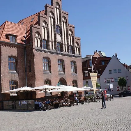 Am Rathaus - Abc351 * Wismar